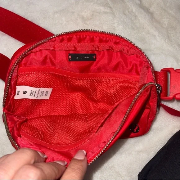 NWT ❤️ Lululemon True Red Everywhere Belt Bag 1L - Picture 6 of 9